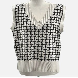 Princess Polly Black & Cream Houndstooth V‑Neck Sweater Vest
